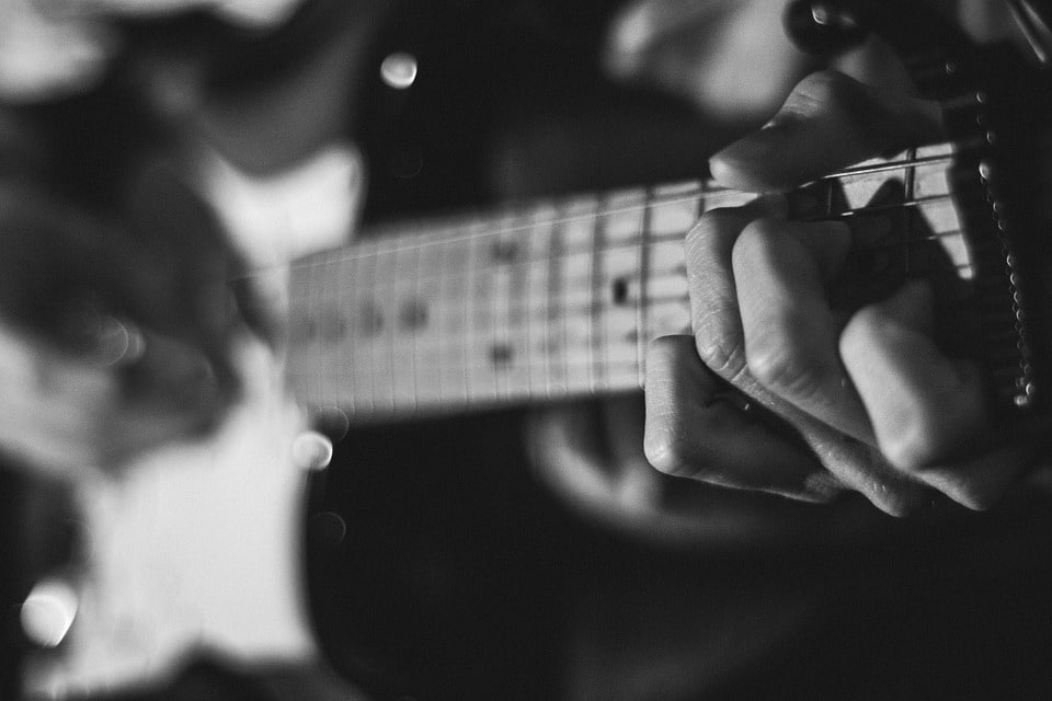 Trouver la guitare parfaite pour les gauchers amoureux du jazz